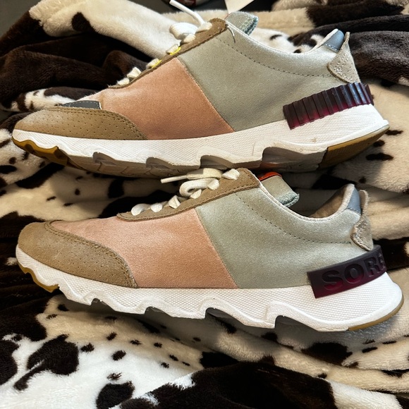 Sorel Kinetic Lite Lace Sneakers in:Sandy Tan w pink and burgundy accents - Picture 8 of 9